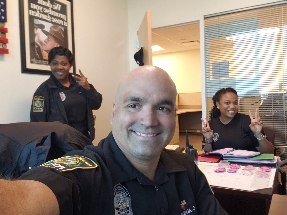 frostbitecra's tweet photo. Our First #PIO meeting of #2020 was a great success.
Lots of great things are yet to come, so Stay tuned @MGPDFL @CeceFrazer @PIONellyJ 
#ItsWhatWeDo 
#TellingOurStory #HighlightTheGood #MiamiGardensPD #PIOlife #BehindTheScenes #ThinBlueLine #Heroes #ToServeAndProtect #Thankful https://t.co/xzKikRYcsk