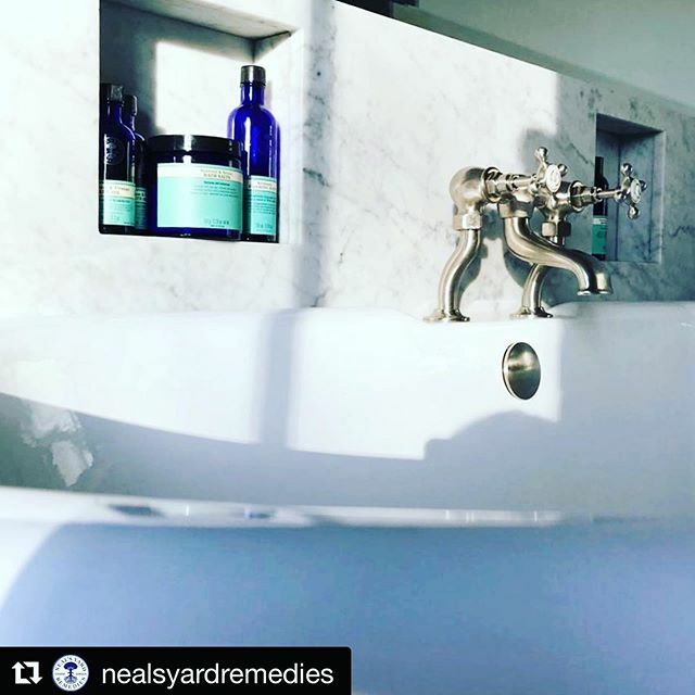holistichideout's tweet photo. W I N D  D O W N 🛁 
One great way to end the day! Sink into a lovely warm bath. 
#Repost @nealsyardremedies ・・・
Today is #nationalbubblebathday 🛁
—-
Maximise your bath time experience with our new Beauty Sleep Foaming Bath, perfect for relaxing o… https://t.co/vOnYmOFz0S https://t.co/26LQabJRhA
