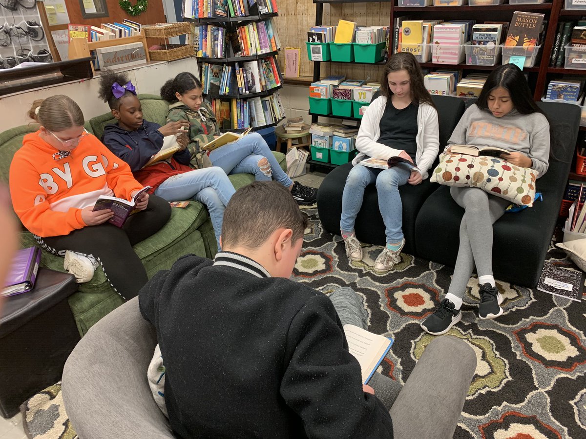 BSMS720's tweet image. Scenes from Period 4 today #readingtime #bsmsreads @gless54 #mgbookvillage #nctevillage #nerdybookclub @BayShoreMSLrnrs @BayShoreSD_ELA