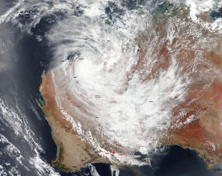Windycom's tweet photo. @BOM_au NASA-NOAA Satellite Catches Tropical #CycloneBlake and Western #AustraliaFires ๐ https://t.co/Ng2kdmyxdu https://t.co/CfCHZRf1W8