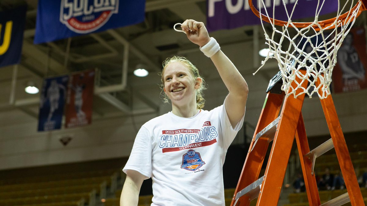 On Friday night your not going to want to miss the Andrews @ Hayesville games. Former Yellow Jacket Amanda Thompson will be having her #20jersey retired between the boys and girls game. Should be about 7pm when the ceremony occurs.
<a href="/LittleT52997/">Amanda Thompson</a> <a href="/HayesvilleB/">Hayesville Yellow Jacket Basketball</a>