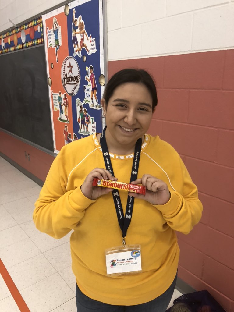 ZenithJon's tweet image. Ms. Desiree shows great group management during a game of #sharksandminnows @ZenithKidsTX @CarrilloES_HISD . #ProgramLeaders are energetic, compassionate, and love what they do. #CaughtBeingAStar 💫💫💫