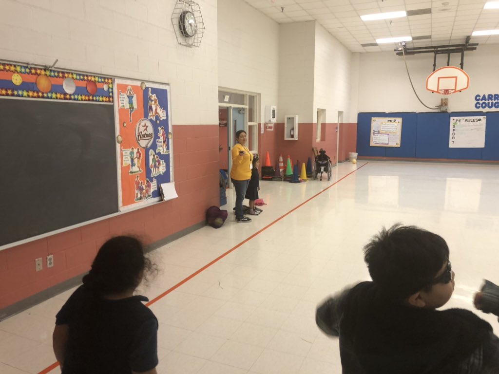 ZenithJon's tweet image. Ms. Desiree shows great group management during a game of #sharksandminnows @ZenithKidsTX @CarrilloES_HISD . #ProgramLeaders are energetic, compassionate, and love what they do. #CaughtBeingAStar 💫💫💫