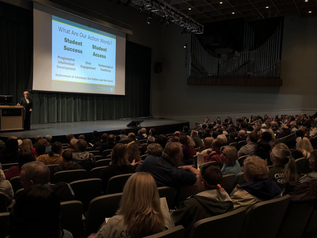 ATULearns's tweet image. ATU faculty and staff discuss their personal contributions (many and varied!) to the ⁦@ArkansasTech⁩ Mission today. Thank you ⁦@drrbowen⁩ for this valuable exercise and reminder!
#HLC2020
#TechPrepared