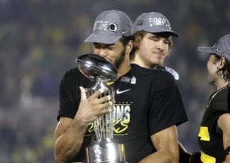 AutzenStudents's tweet photo. One week ago today,  @oregonfootball won ANOTHER Rose Bowl https://t.co/AoXgfMdM2T