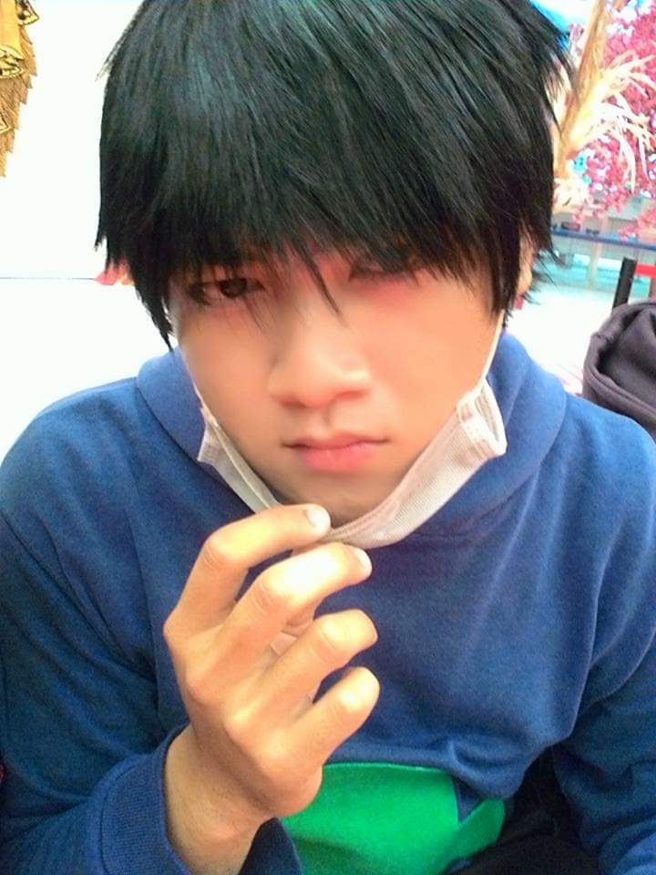 Tama199609's tweet photo. Aslinya cosplay ichi matsu, tetapi saat di foto Hoodie nya jadi warna biru 😭 #ichimatsu #osomatsu #cosplay #cosplayer #cosplayboy https://t.co/OXoNbOBcBi