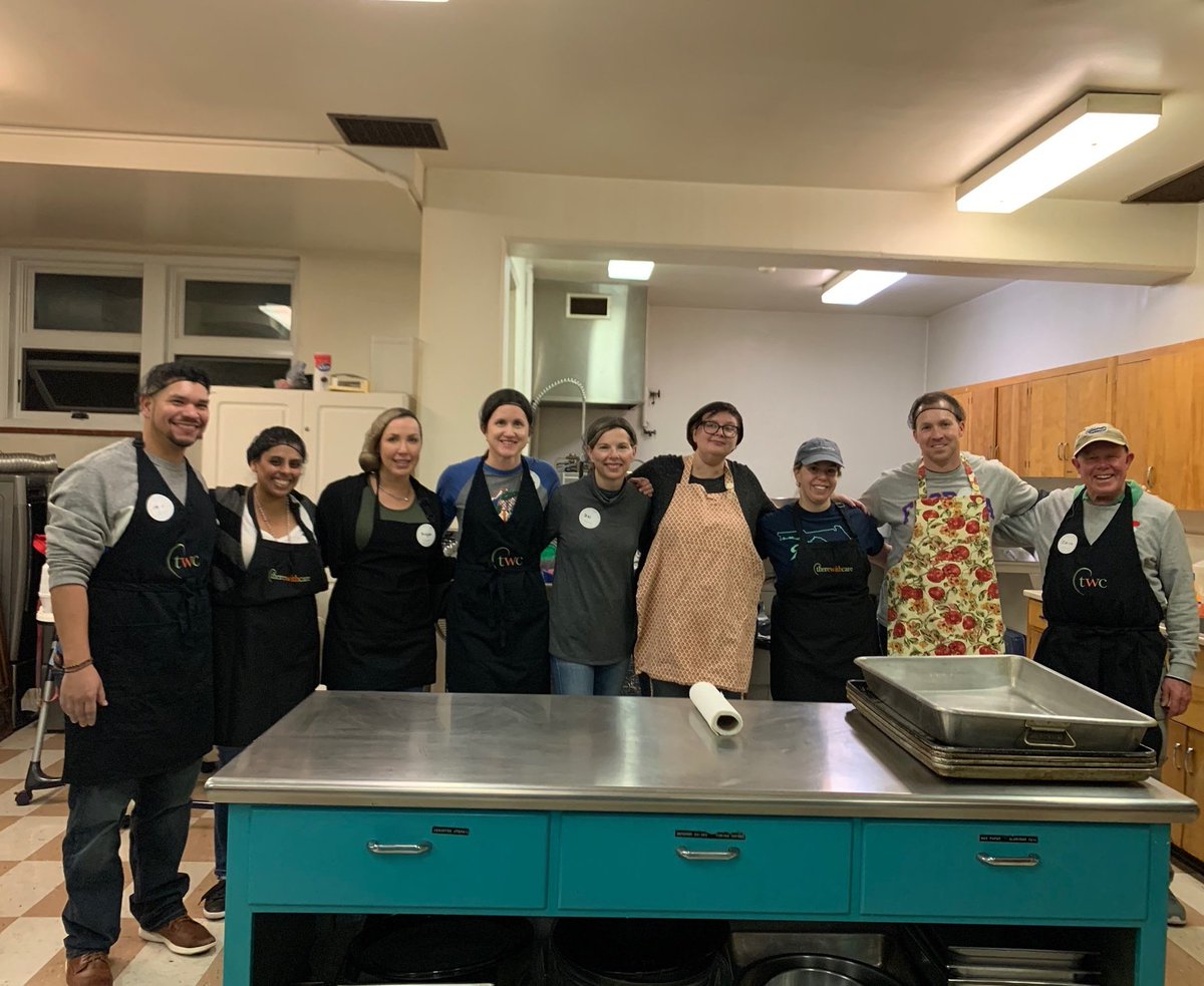 RockyMtnGators's tweet photo. Thanks to everyone who joined us tonight for our volunteer event. We made 377 pizza pockets for @therewithcare families! #gatorsgivingback #ufaaregion8 #denvergators https://t.co/6bFtz6qxBa