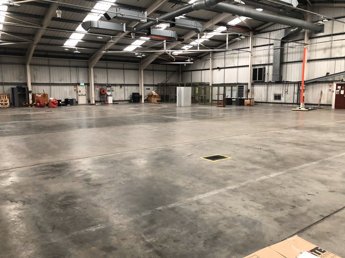 SolomanCharles1's tweet photo. RAF Hanger refurbishment @SolomanCharles1 https://t.co/7QbqahG1Ny