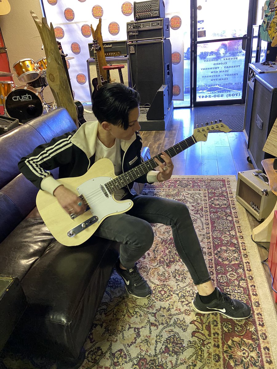 GearGo_'s tweet photo. Check out the rad guitar we built at @SixxGunMusic. 🎸 Sign up for their next workshop here: https://t.co/crEb2qehs9 #CustomGuitar #Vegas #SixxGunn https://t.co/SSLC0u5uhr