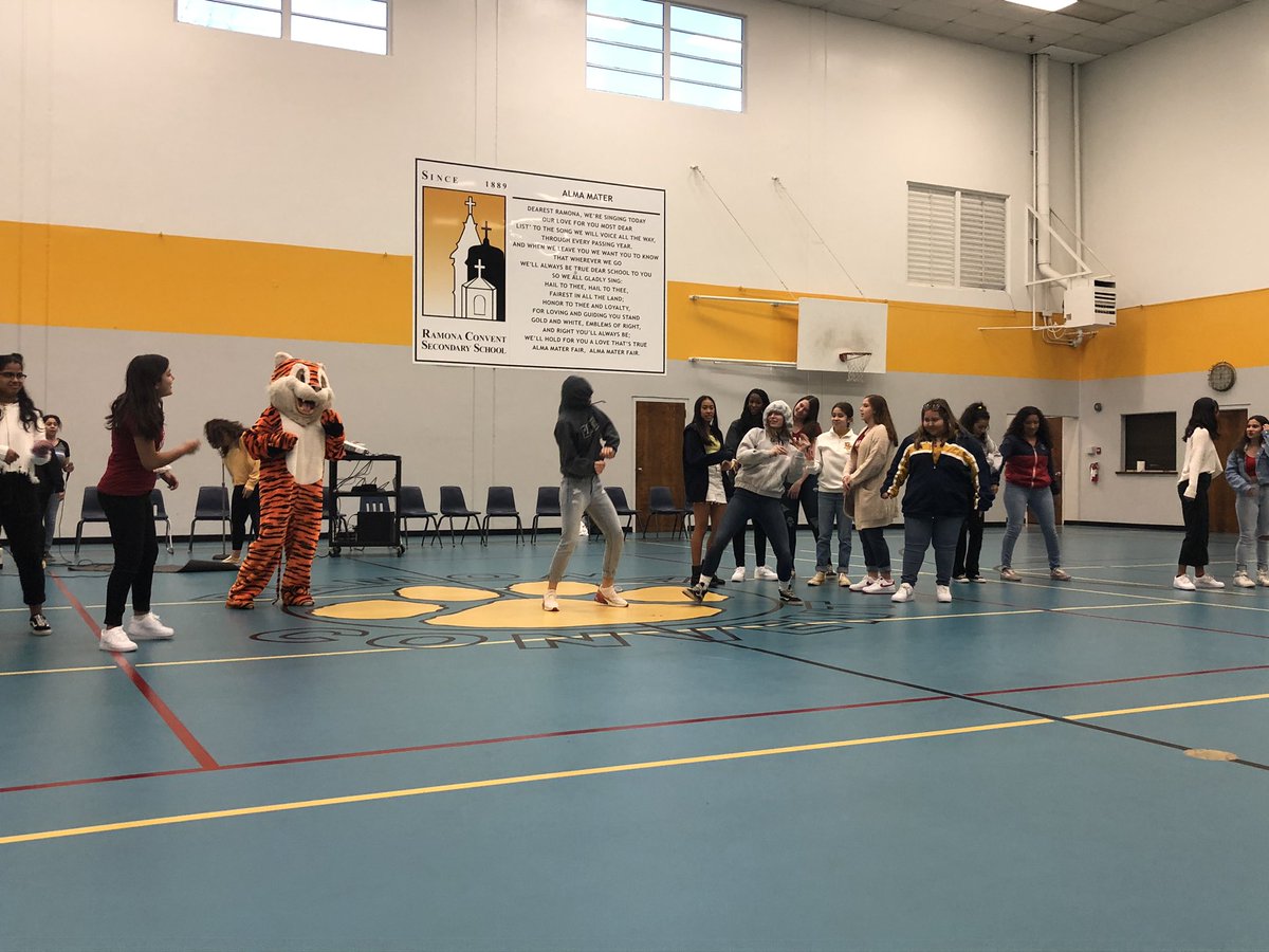 rc_asb's tweet photo. Winter Pep Rally! 🟡❄️🏆⚪️Special thank you to the alumnae who returned, it was a pleasure having you back! 🐯 https://t.co/qCAEDndJtd