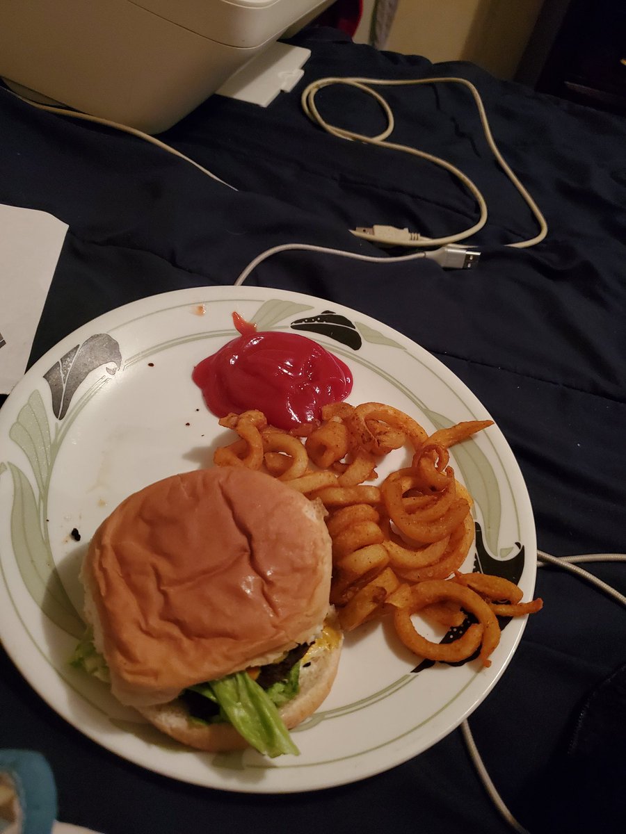 ImDoinMe96's tweet photo. Came home to a clean house. He cooked dinner all by himself AND made my plate! I love me some him https://t.co/f4ne0gKglg