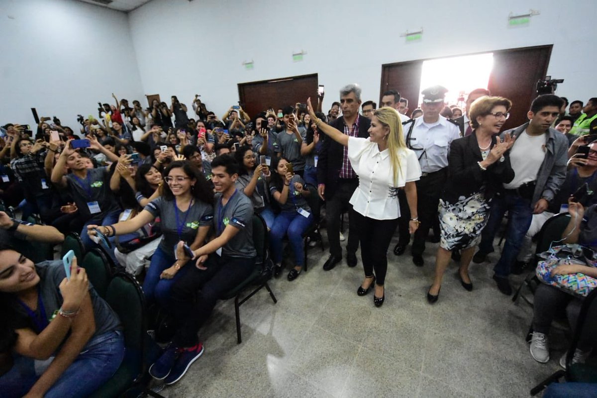 CdeC Bolivia (@cdecbo) on Twitter photo La Presidenta Constitucional de Bolivia nos visitó hoy en la clausura de Clubes de Ciencia Bolivia! La Presidenta Constitucional de Bolivia nos visitó hoy en la clausura de Clubes de Ciencia Bolivia!
