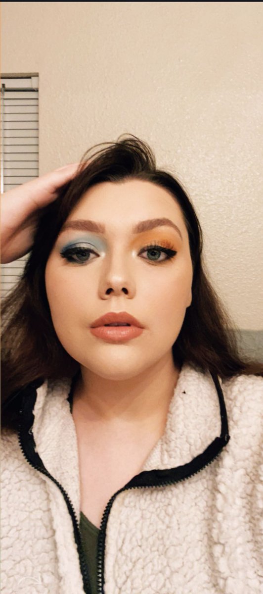 abbygraves99's tweet photo. 𝒴𝑜𝓊 𝒶𝓇𝑒 𝓉𝒽𝑒 𝓈𝓅𝒶𝓇𝓀 𝒾𝑔𝓃𝒾𝓉𝒾𝓃𝑔 𝓂𝑒 𝒶𝑔𝒶𝒾𝓃
𝒪𝒽, 𝐼 𝒸𝒶𝓃'𝓉 𝑔𝑒𝓉 𝑒𝓃𝑜𝓊𝑔𝒽 𝑜𝒻 𝓎𝑜𝓊 #streamchills #chillsoutnow @SeaveyDaniel @corbynbesson @ImZachHerron @JonahMarais @jackaverymusic @whydontwemusic  makeup inspired by chills cover art🧡💙 https://t.co/0gSNRJi1Cl