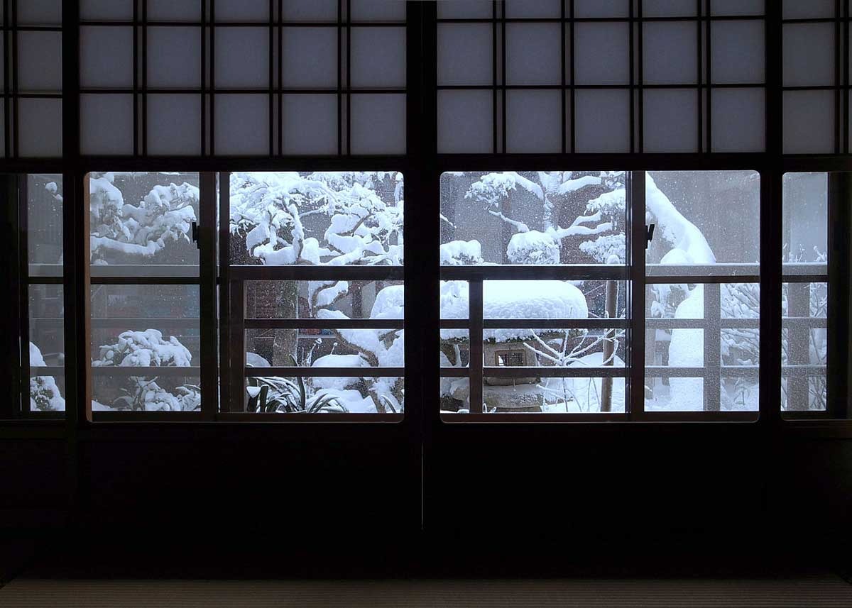 Art21JPN's tweet photo. 【Shoji (障子)】
"Used as doors, windows, and room dividers alike, shoji screens are one of the most recognizable forms of Japanese architecture, art, and design."
［Japanese Art Culture No. 88 (Ⅰ)］
#Shoji #ShojiScreen #Paper #Japan #障子

《Web》https://t.co/cwUWgVpG3O https://t.co/dQf36cO8tF