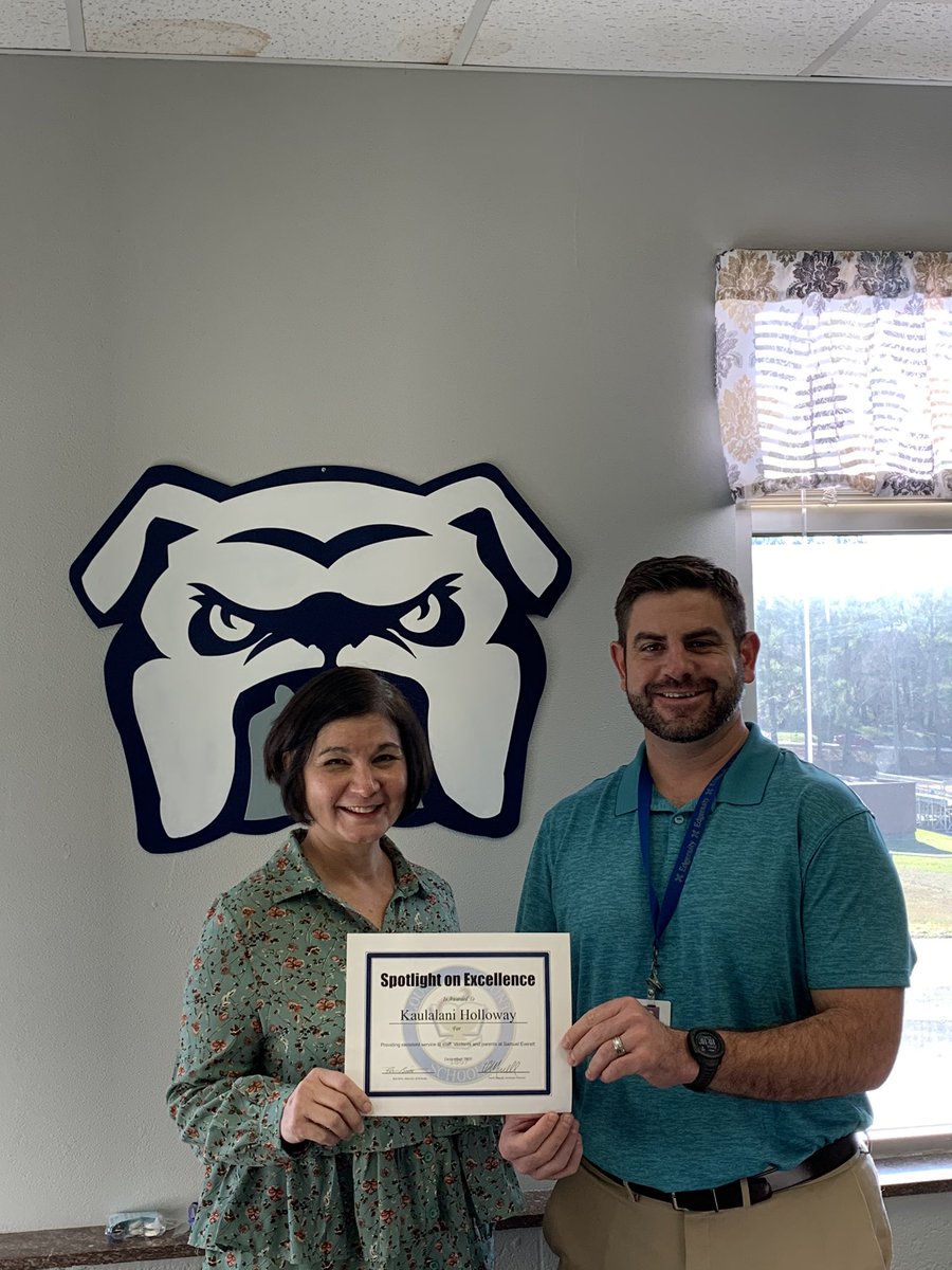 _ShondaHensley's tweet image. Look at Mrs. Hollaway! SESI is so lucky to have her! She works hard everyday to take care of all of us! #spotlightofexellence #Bulldogs