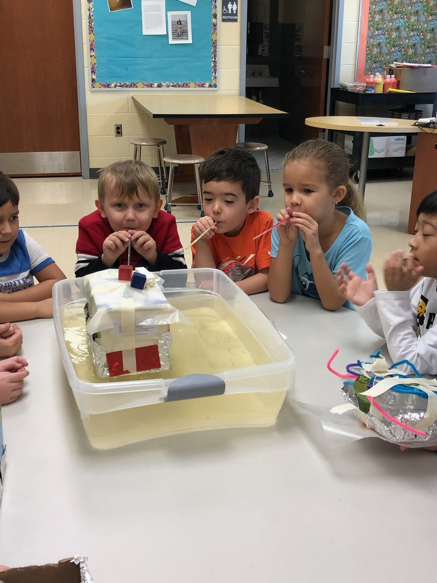 LakeShoreAACPS's tweet photo. In Mrs.Winterling's Kindergarten @LakeShoreAACPS students build, test and move boats. "I can build a boat that can float and carry goods across the water."
#AACPSAwesome #AACPSScience #AACPSEril 
#kindergartenengineers https://t.co/VdzXY4KaWf