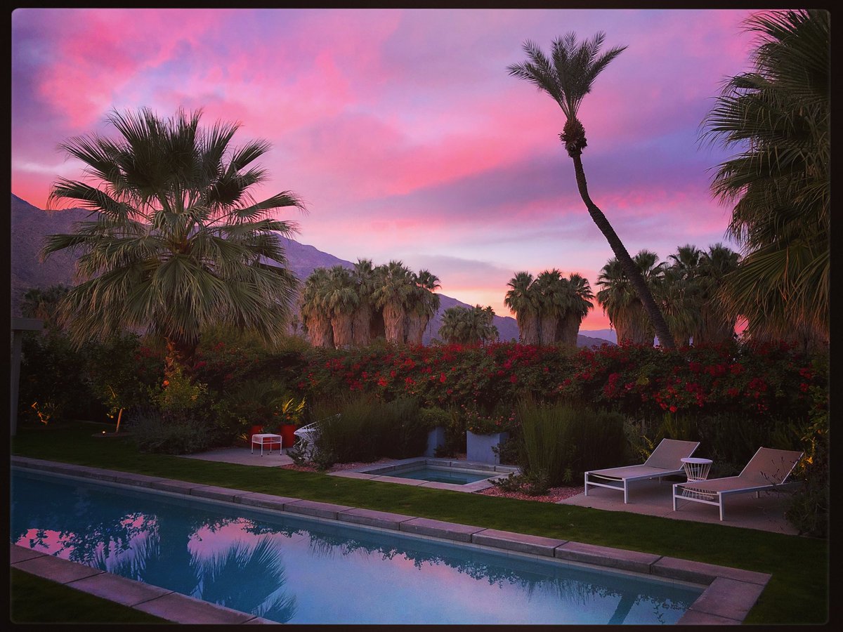 Good evening Palm Springspic.twitter.com/5nSGENqkiL.