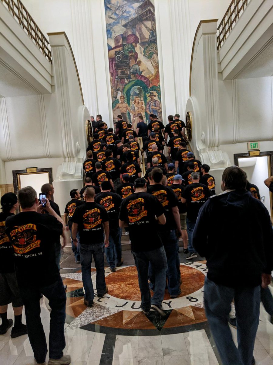 Burbank IBEW Local 18 members currently in contract negotiations show their solidarity at Tuesday's City Council meeting #IBEWstrong #IBEWLocal 18 #WillStrikeIfProvoked ✊🏻 ⚡