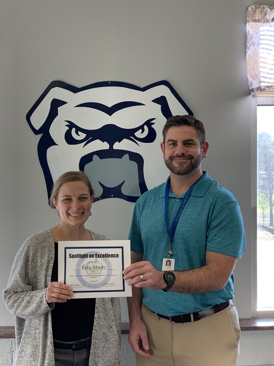 _ShondaHensley's tweet image. Look at Katie Moore! SESI is lucky to have Mrs. Moore on our team! #spotlightofexellence #Bulldogs