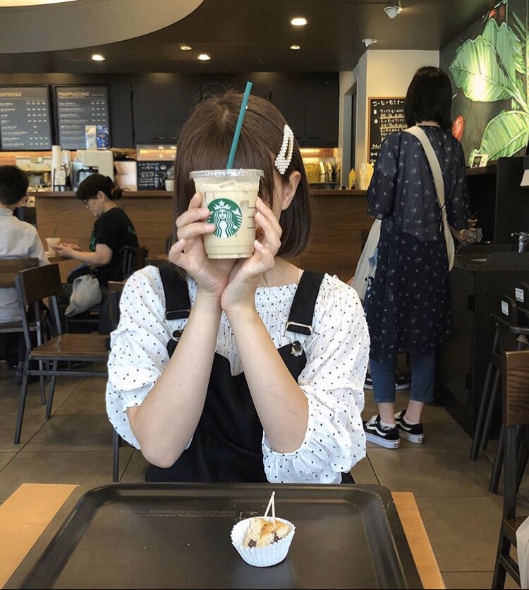 I2kld05yoXdBZq0's tweet image. 【Clover参加者紹介】
近畿大学３回生の女性(名前は恥ずかしいとのこと)。

先週、収益祝いでスタバをおごりました。
その後にエルメスでお買い物^^

学校もきちんと行ってくださいね笑