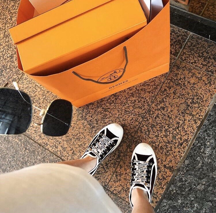 I2kld05yoXdBZq0's tweet image. 【Clover参加者紹介】
近畿大学３回生の女性(名前は恥ずかしいとのこと)。

先週、収益祝いでスタバをおごりました。
その後にエルメスでお買い物^^

学校もきちんと行ってくださいね笑