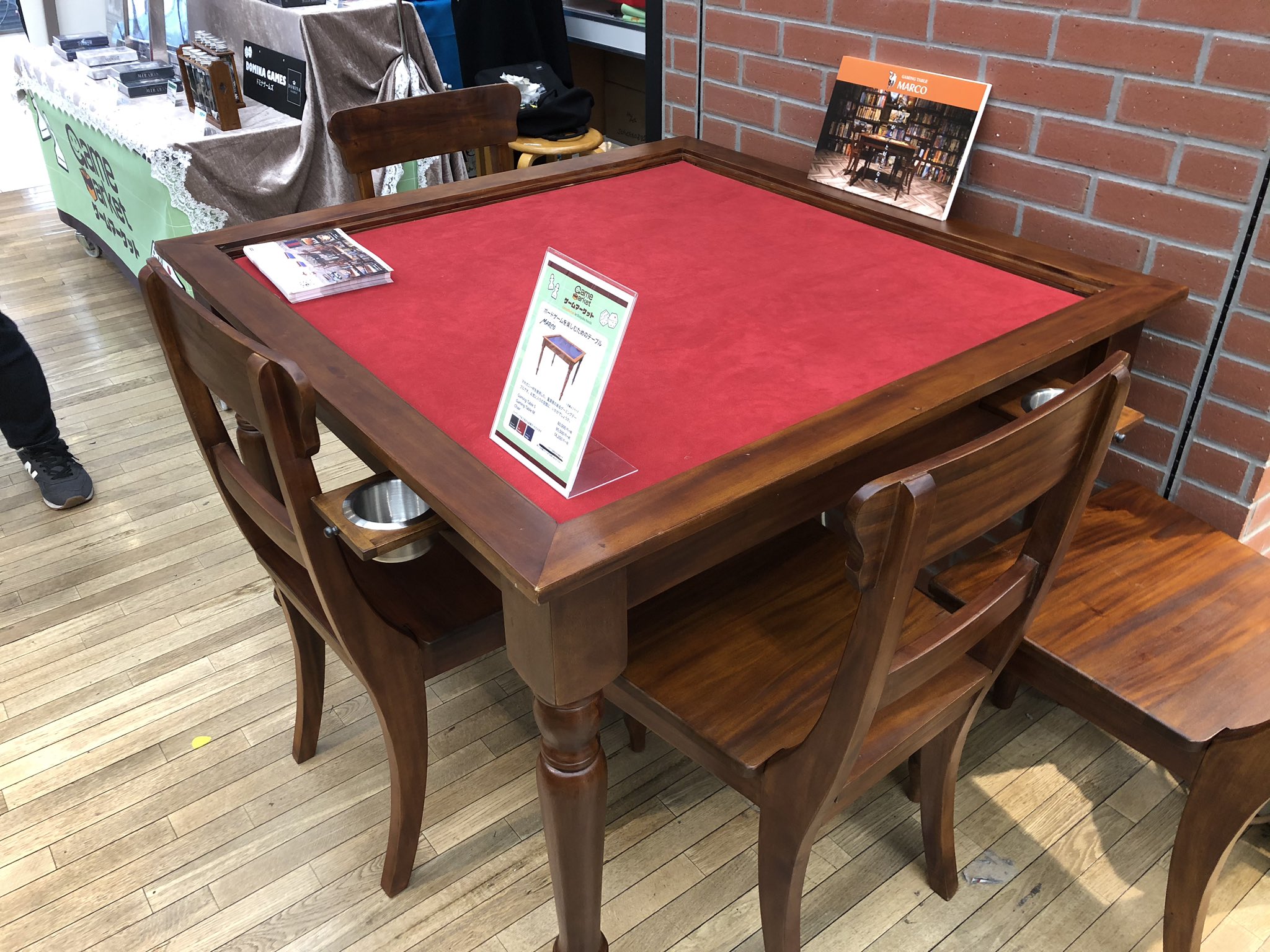 かんな ゲームマーケットin新宿ハンズで ゲーミングテーブル Marco の展示が始まりました ゲーマーの要望に応えた機能性と 高級感のあるデザイン性が特徴の大切に育てられた作品です 企画のmarcoさん Marcop19 おめでとうございますー