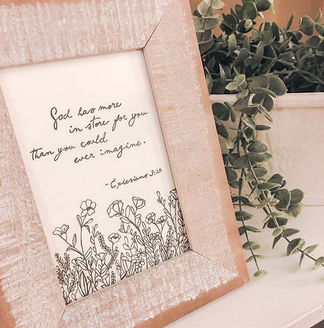 BoiseStephCoy's tweet photo. My daughter made this for me as a Christmas gift and I just adore it!  It sits perfectly on my bookshelf and is a sweet reminder of God’s goodness and kindness to me.  @camillecoy *
*
#handmadewithlove #handmadegifts #lettering #godisgoodtome #winterdeco… https://t.co/fMZJpr482J https://t.co/l2Wkr07gEl