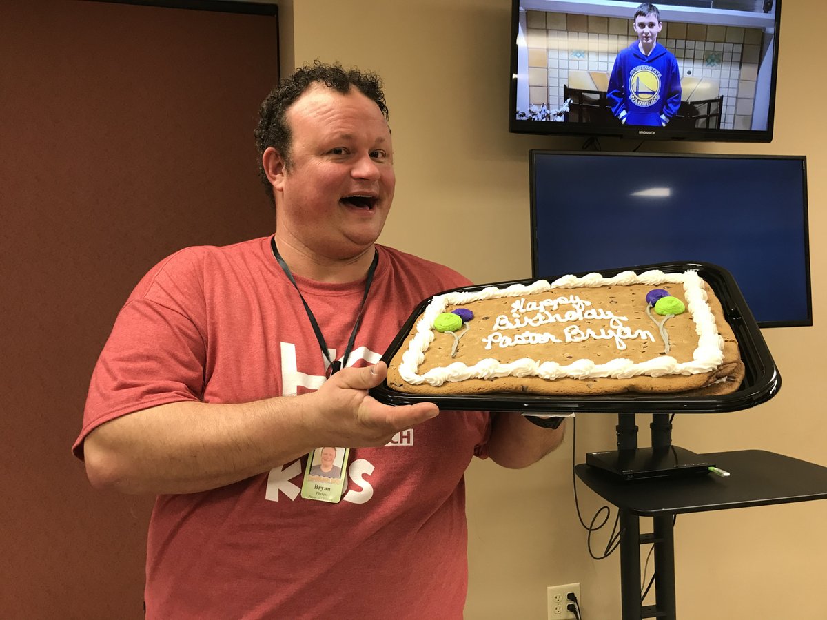 hwckidmin's tweet photo. We sure do love our Pastor Bryan! Happy Birthday, we are lucky to have you! #hckids #bdayparty https://t.co/38x1TpKl4g