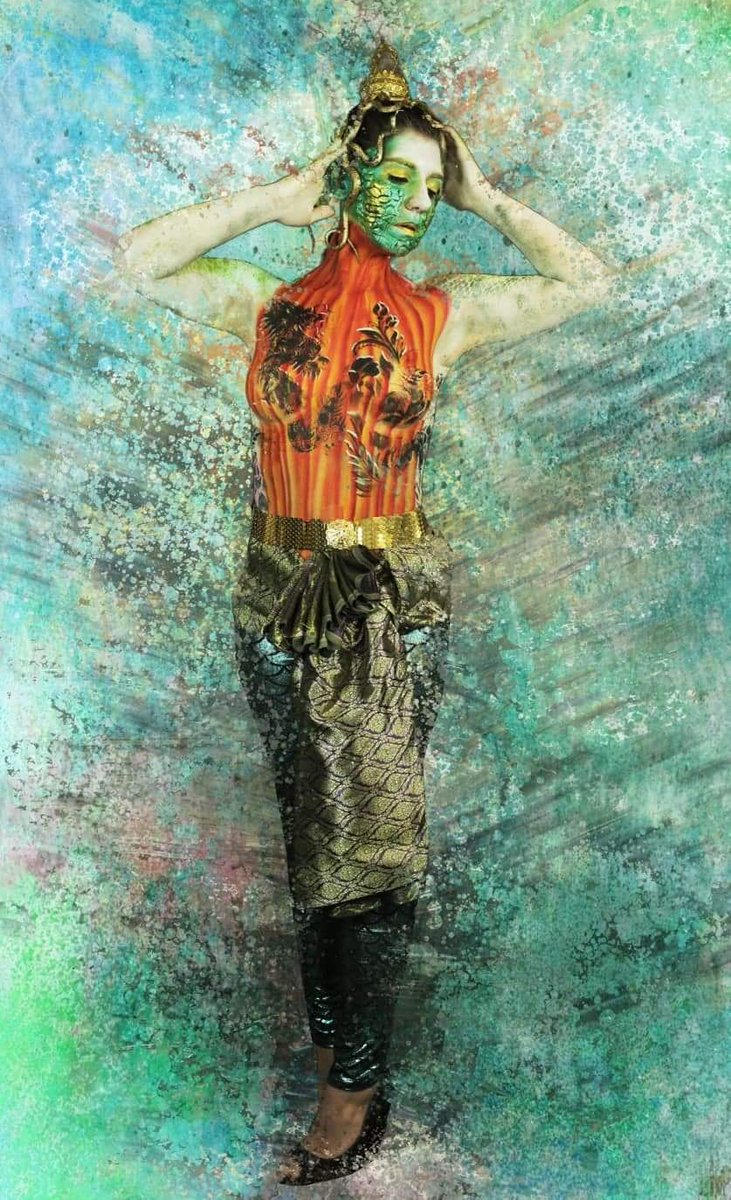 Benjamapornkus1's tweet photo. My lastest bodypaint inspired from Thai land culture and belief in Buddah and Naga. #bodypainting #makeuparoudtheworld #makeupartistmag #creativemakeup @sophialeanne_actor
@BdSchoolofArt @BradfordCollege https://t.co/fd4x77qGIG