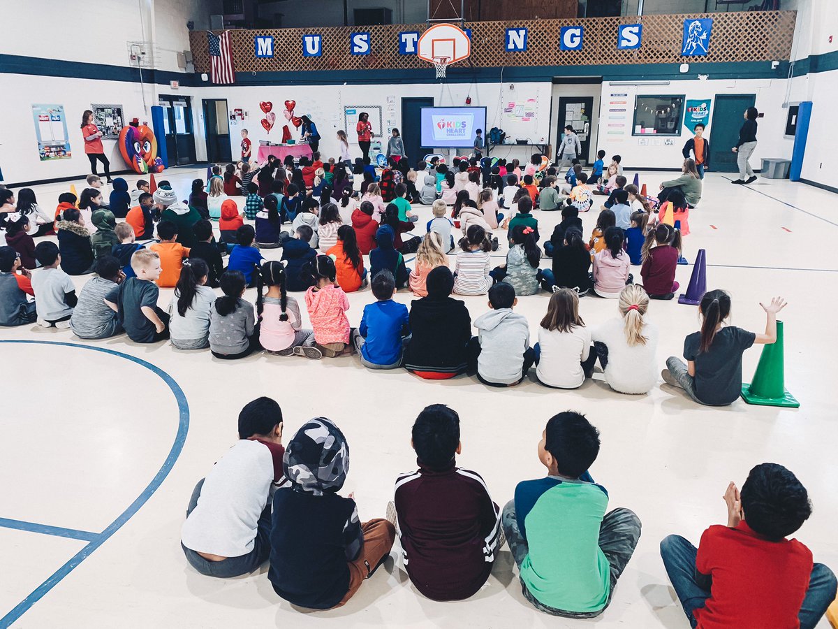 CoachSamplesMES's tweet image. Super excited to kick-off @American_Heart Kid’s Heart Challenge at @MidwayES today! Making our ❤️ happy in more ways than one! #onemidway