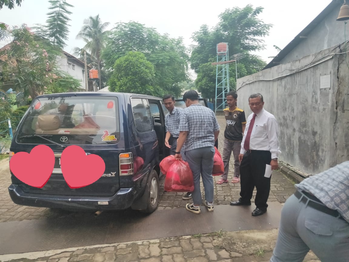 makincibinong's tweet photo. Berbagi tak pernah rugi ..
Kebajikan pasti akan beroleh tetangga..
Di empat penjuru lautan, semua manusia bersaudara ..
❤❤❤❤❤❤
#PeduliBanjir
#MakinCibinongBogor
#PakinCibinongBogor
#KhonghucuPeduli
#Khonghucuberbagi
#PemudaKhonghucu
#DoingSomethingTogether https://t.co/SBBcrPWPFT