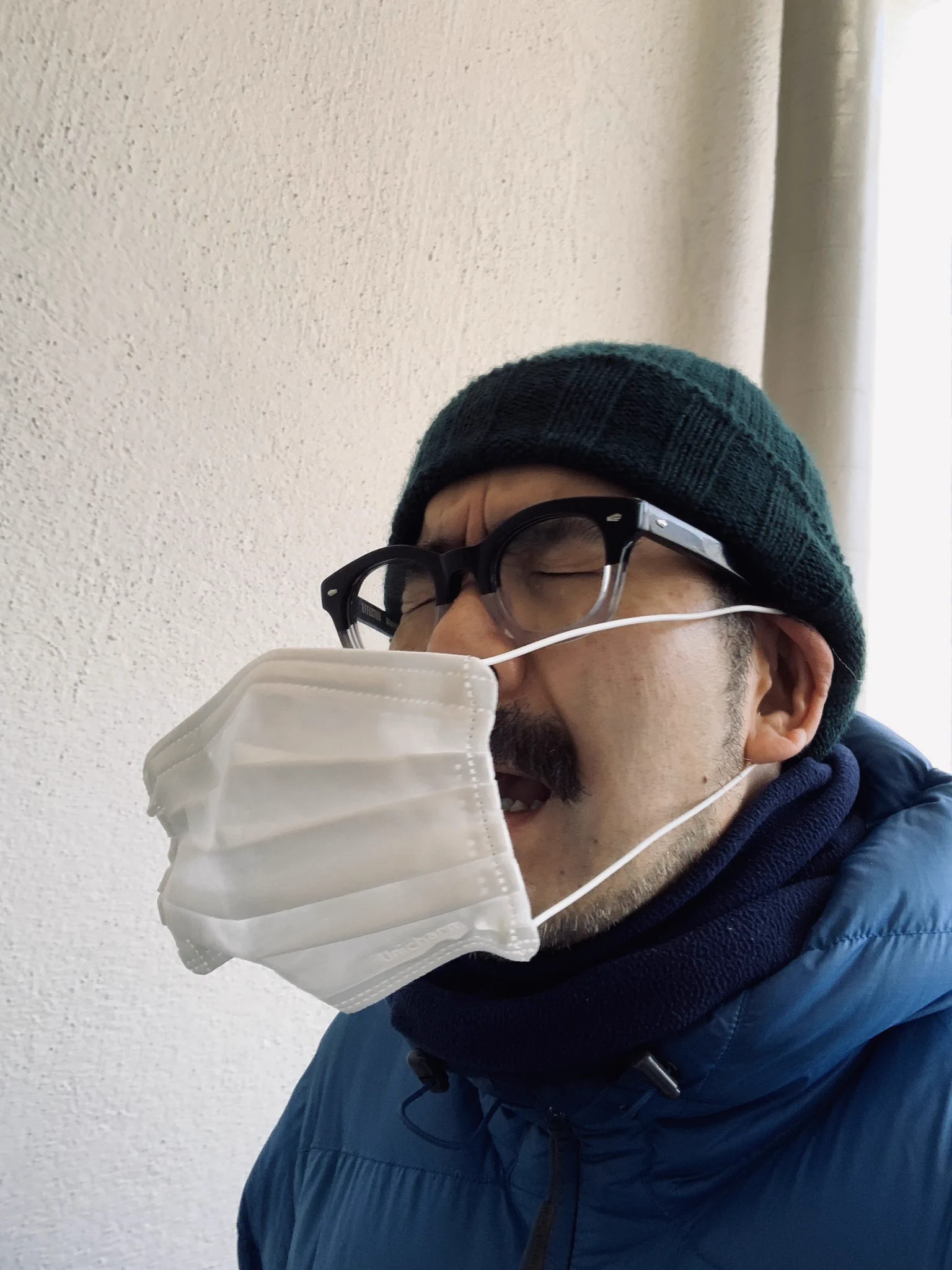 二度見されること間違いなし？wwwインパントがあり過ぎる「すごいクシャミした風マスク」が話題に！www