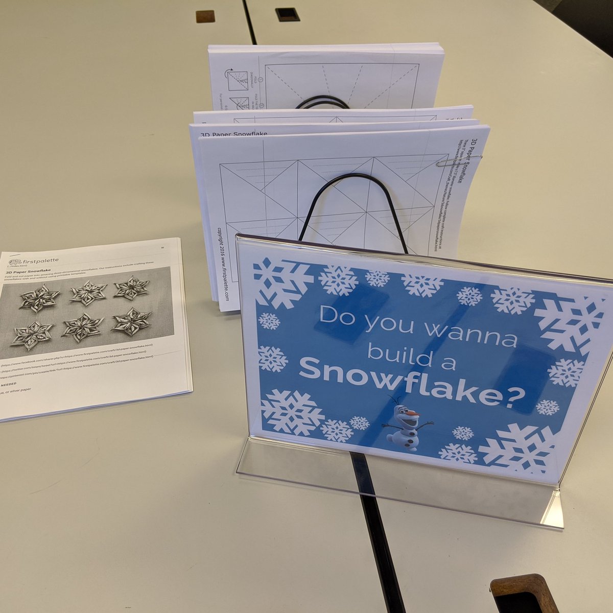 WSHSMC's tweet image. 🎶Do you wanna build a snowflake?🎶 Come make a 2D or 3D snowflake in the library this month. We have all the supplies you need!