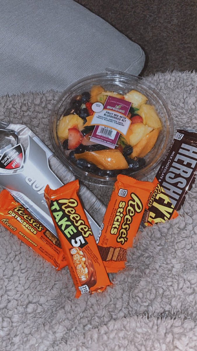 Ashleyjensen92's tweet photo. When it’s that time of the month and he comes home with the goods 🥰💕 https://t.co/Lmlolt9GnL