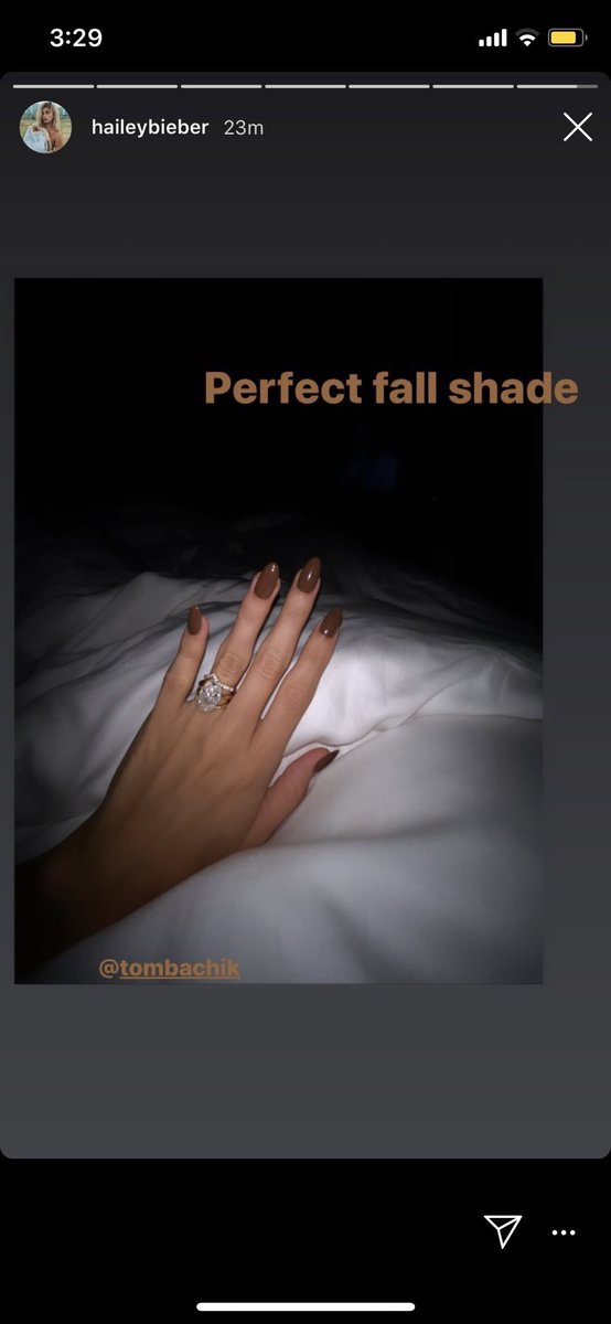 11. hayley hired selena’s nail tech which btw she had for years. and for some reason girlie choosed him for her wedding *hun there’s plenty of nail techs in los angeles*
