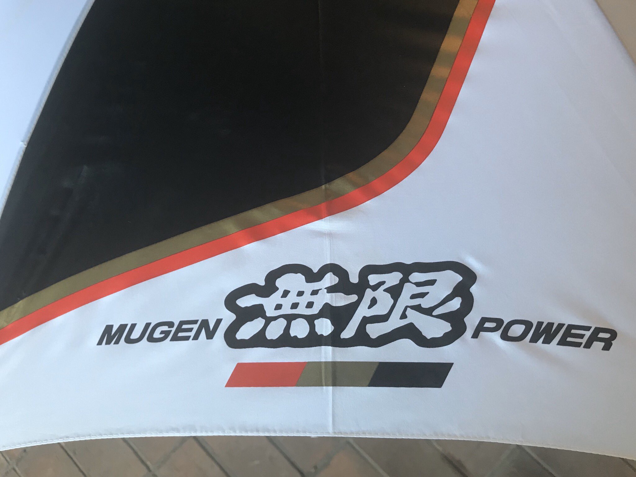Kanekowan Co Ltd ヤフオクにてレア 無限 Mugen パラソル 傘 ホンダ レア 希少 レース レーサー Honda レースクイーン を出品致しましたのでご覧下さい ヤフオク Kanekowan 無限 Mugen パラソル 傘 ホンダ ホンダパラソル Honda 無限パラソル