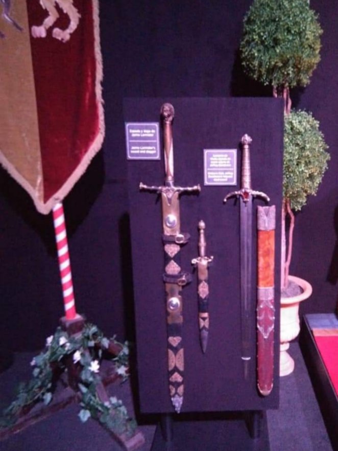 LovingMadrid_'s tweet photo. La expo de #JuegoDeTronos seguirá en Madrid hasta el 15 de marzo. Puedes visitarla en el espacio 5.1 @feriademadrid y pasear por los secretos de la serie más premiada del mundo hasta llegar al Trono de Hierro.  También entradas VIP para los más forofos #ExpoGOT #expoenMadrid #GOT https://t.co/KPA6PDUBmi