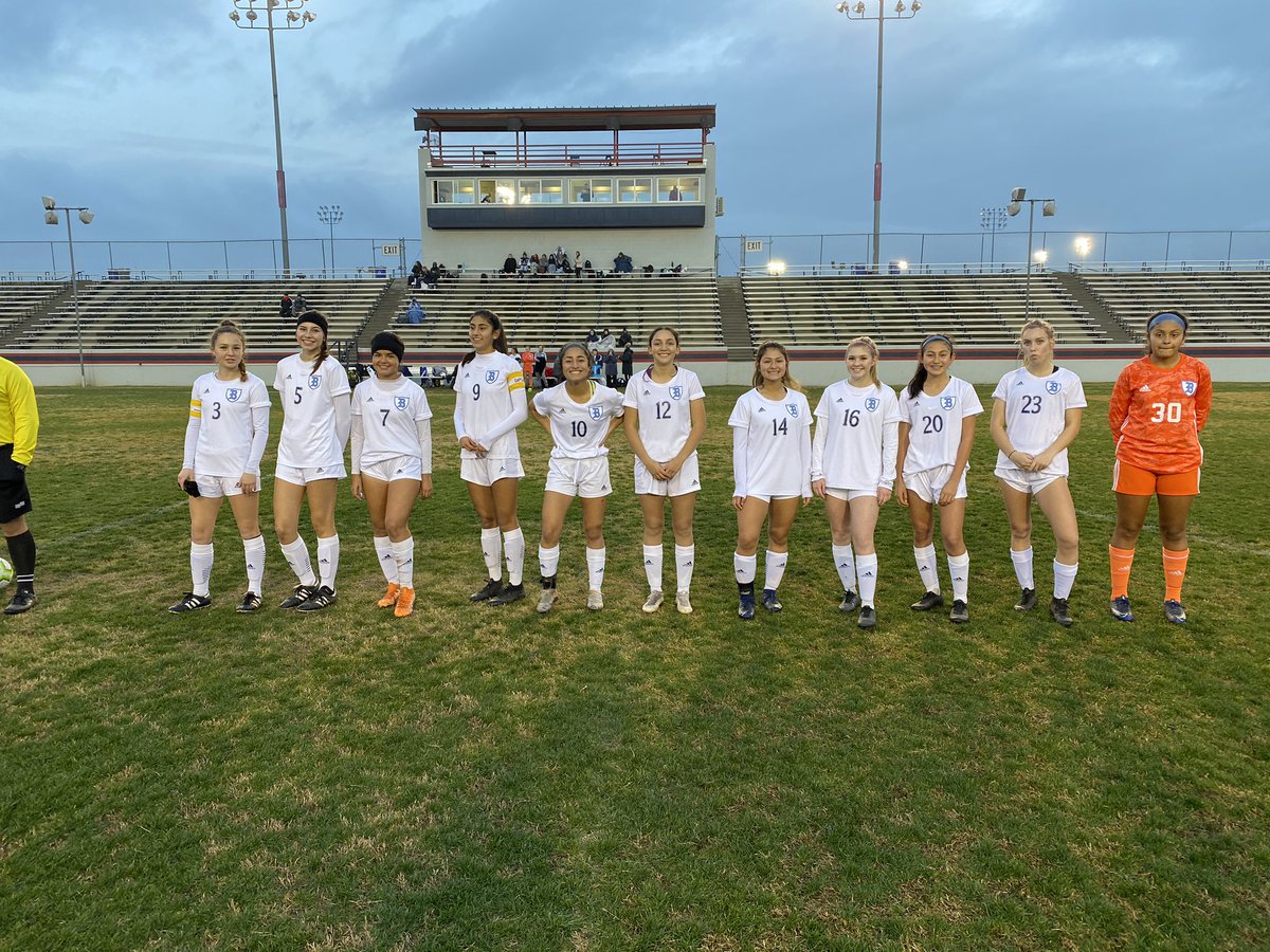 FINAL: Varsity BULLARD 7 SANGER 0 Goals: ⚽️⚽️ Bailey ⚽️⚽️ Vicky ⚽️⚽️ OG ⚽️ Mia 🤝 Isabella(2), Mia, Zara JV BULLARD 1 SANGER 0 ⚽️Ari Miranda Both squads win to open league. We return Friday for Senior Night at Bullard! #girlsbhsoccer @BullardSports @FUSD_Athletics