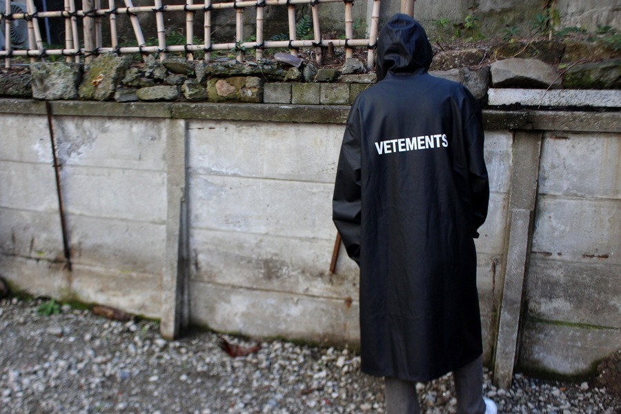 VETEMENTS raincoat ヴェトモン レインコート www.ch4x4.com