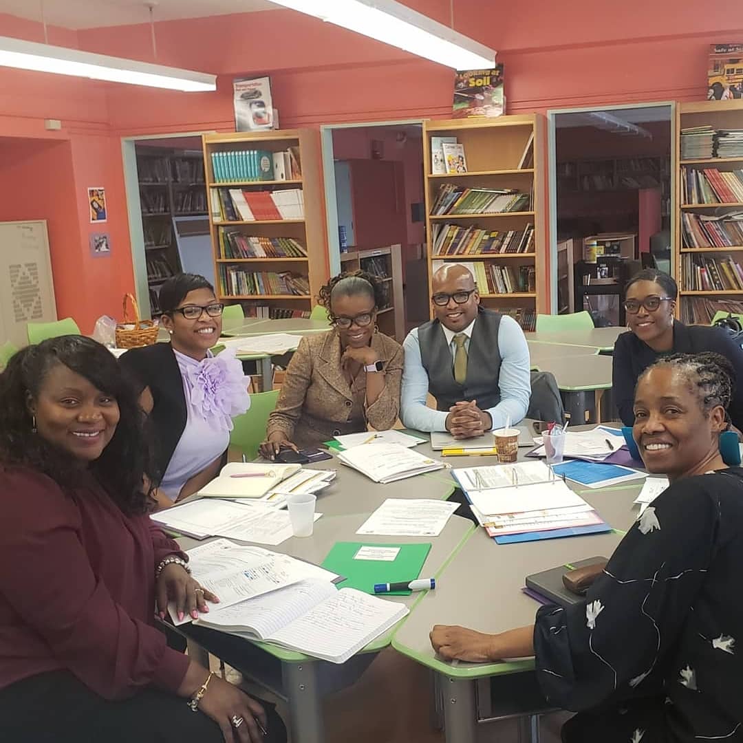 298Shabazz's tweet photo. Hallmark 4 Intervisitation at 23K401#ILF #Advancedliteracy #collaboration #vocabularystrategies @district23rising #district23rising #brownsvillestandup #brooklynnorth https://t.co/uhgGluehhW