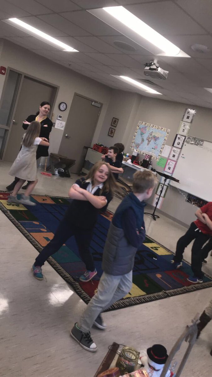 pennyr73's tweet photo. Had fun teaching my 3rd graders @RossvilleAcad to do-si-do and dance to “Old Brass Wagon”. So fun! #bethetiethatbinds https://t.co/qxqCJDJl70