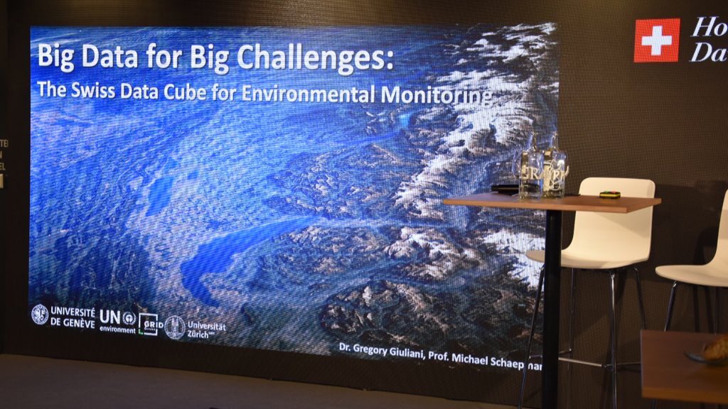 UZH_en's tweet image. The #SwissDataCube, the innovative environmental monitoring tool developed jointly by UZH and @UNIGEnews, will today be presented at the @WEF. Join us here 👉🏻 Thread
#wef20 @HofSwitzerland @UZH_Science