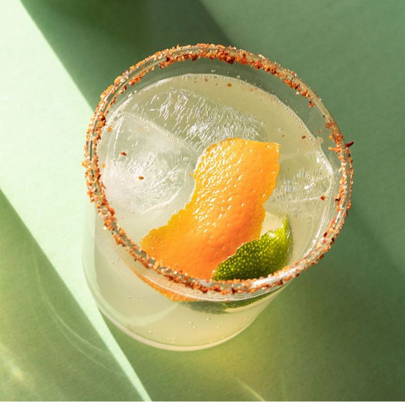 BoozerDelivery's tweet image. 🍊 New year, new you, new choices. Trying to cut back on cals and consumption? Just add sparking to your favourite spirit. #boozerdelivery 📸 @spindriftfresh