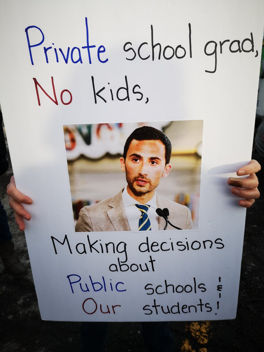 MrLemon348's tweet photo. Positive support from parents and students today! #ETFOstrike #ETFOstrong #Istrikebecause @jon_d73 @Teacherjo905 @JoJoAgnew128 @EthierMr @ronnaparkhouse @Mrslance_12 @LisaOz1313 @gordlemon https://t.co/geC9A00vLc