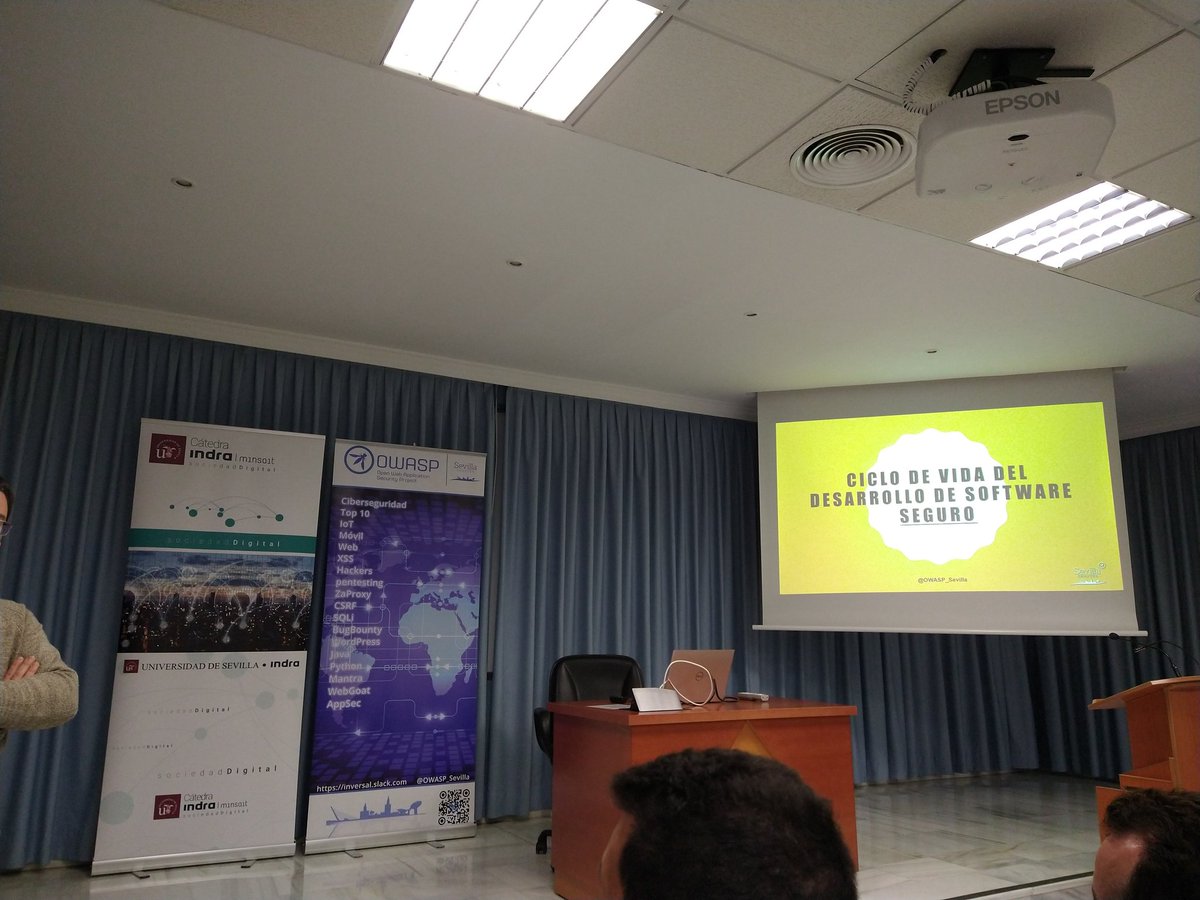 Apunto de empezar nuestro evento en la <a href="/etsii/">ETS Ing. Informática</a> <a href="/unisevilla/">Universidad de Sevilla</a>