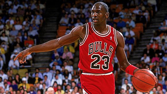 OnLevelPlay's tweet photo. On this day in 1998, Michael Jordan scored in double figures for the 800th consecutive game in a 100-98 OT win over NJ. He would add 40 more double-figure games to this #NBARecord before retiring for the 2nd time.

#LevelPlaySports #NBA #OnThisDay #TBT #ThrowbackThursday https://t.co/Ssetl9nCnI
