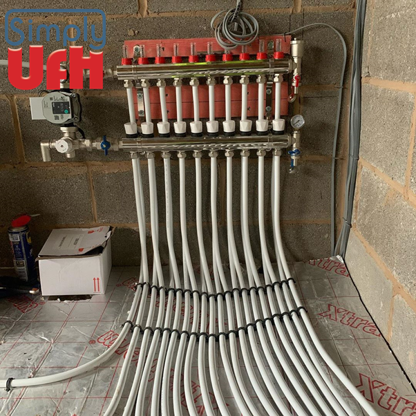 simplyUFHeating's tweet photo. Our underfloor manifolds all come with pressure gauges and automatic air vents making it even easier to install! Along with our CAD designs and trained staff to help with anything you need! #underfloorheating #heating #plumbing https://t.co/T1S02p5osQ