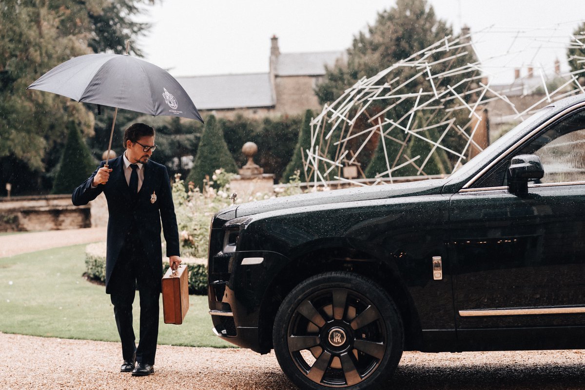 CALL THE BUTLER // Our team of butlers are there from the moment you arrive to the moment you leave to lend a hand. Captured by James fear photography #aynhoepark #butlerservice #rollsroyce #car #spiritofrollsroyce #service #butler #countryhouse #arrive #exclusivehire