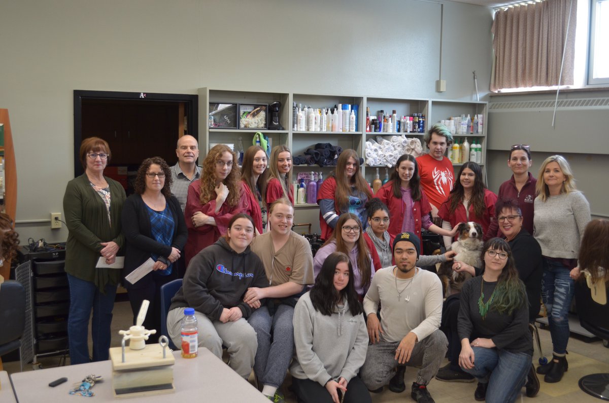 JMSS_Tweet's tweet photo. JMSS students present cheques totalling over $1800 to local charities after 2nd Annual Winter Gala! See you next year! #unitedway #PAW #PAWR #outreachforhunger #chathamkentwomenscentre https://t.co/509XnMdalv