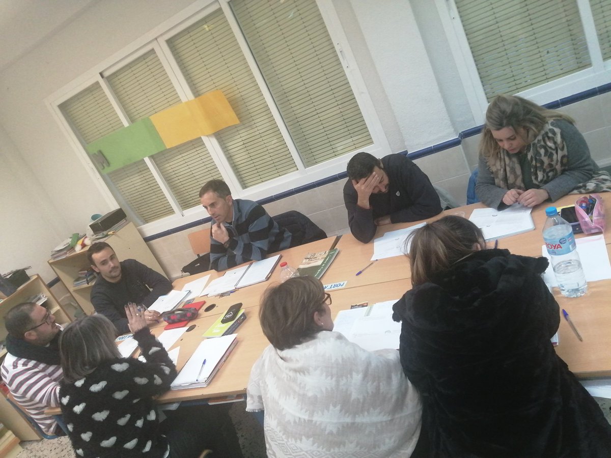 davidpal5's tweet photo. Continuanos la formación aplicando  técnicas de aprendizaje cooperativo. CEIP NESCANIA #aprenderhaciendo #formaciónpráctica @Patrysa10 @cepantequera https://t.co/01FDVGEkLj